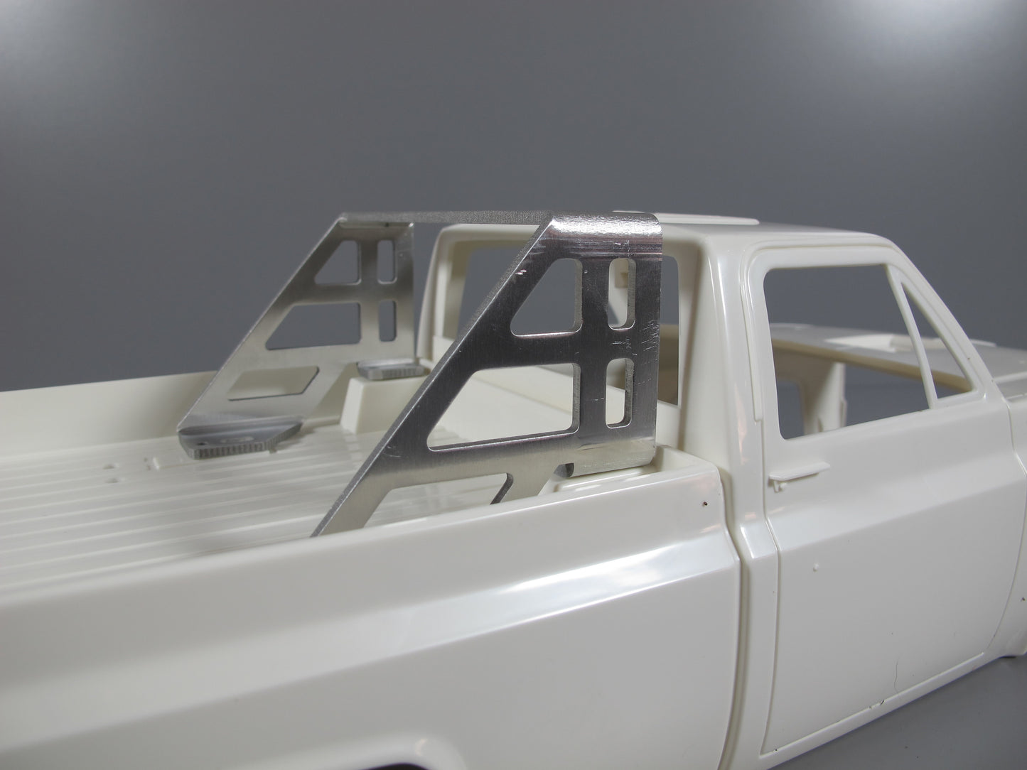 Aluminum One Piece Style Rear Bed Trunk Roll Bar for Tamiya 1/10 RC Super Clodbuster Truck