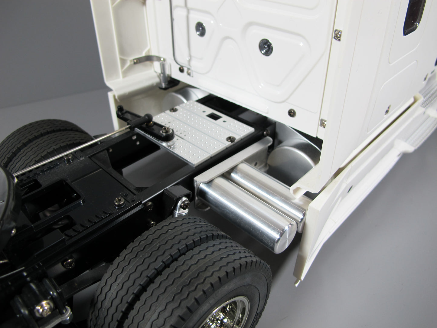 Aluminum Simulate Dual Air Oil Tank Tamiya R/C TOY 1/14 King Knight Grand Hauler Scania Freightliner Globeliner Volvo Mercedes Benz