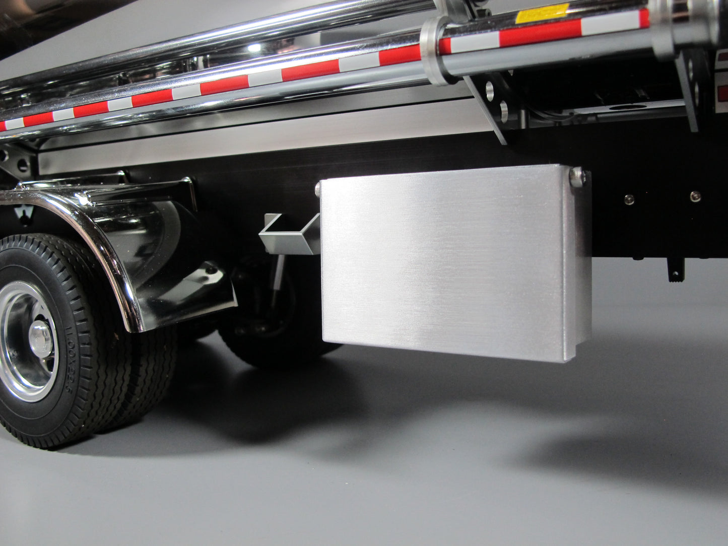 Aluminum Side Mount Tool Box with Lid for Tamiya "TOY" R/C 1/14 Trailer Flatbed Tanker Container King Hauler Grand Hauler Aeromax Scania