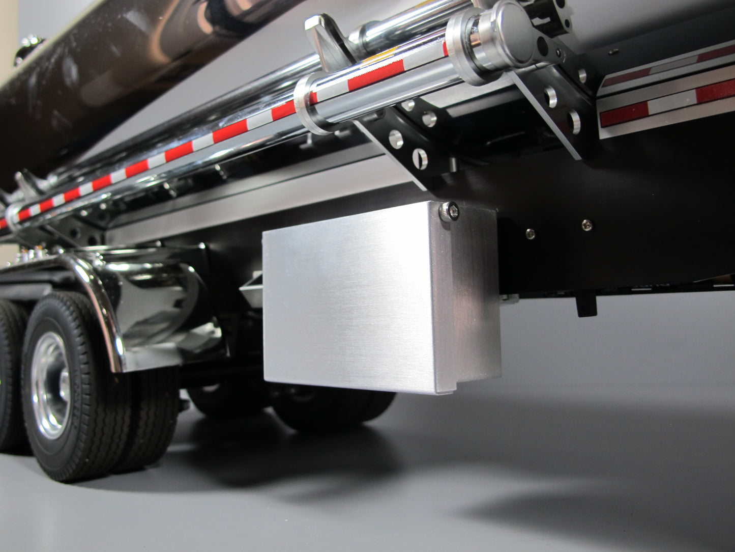 Aluminum Side Mount Tool Box with Lid for Tamiya "TOY" R/C 1/14 Trailer Flatbed Tanker Container King Hauler Grand Hauler Aeromax Scania