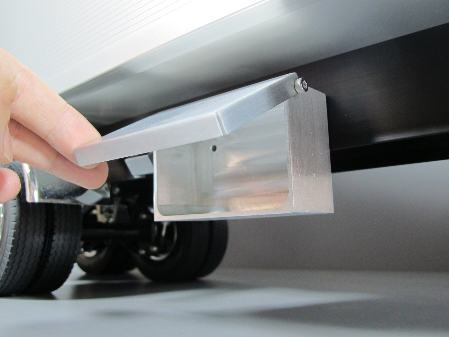 Aluminum Side Mount Tool Box with Lid for Tamiya "TOY" R/C 1/14 Trailer Flatbed Tanker Container King Hauler Grand Hauler Aeromax Scania