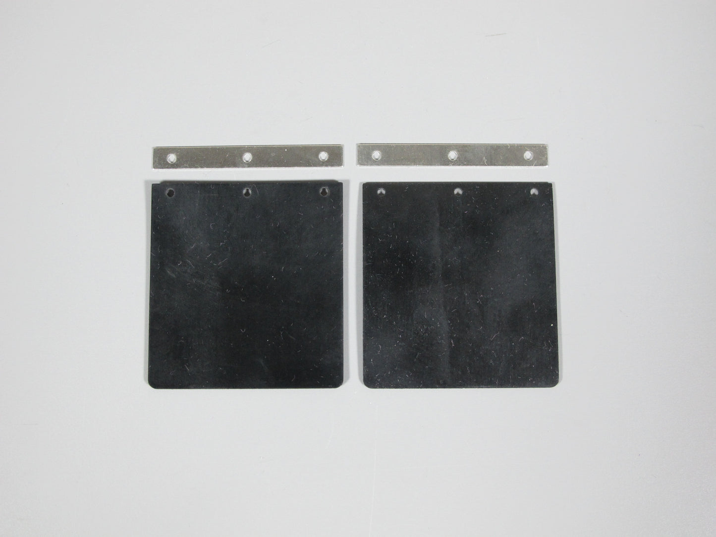 Pair Rear 5cmx 5.2cm Black Rubber Mud Flap Guards & Mount Plate for Tamiya Toy R/C 1/14 King Hauler Grand Hauler Knight Hauler Cascadia Aeromax Globeliner