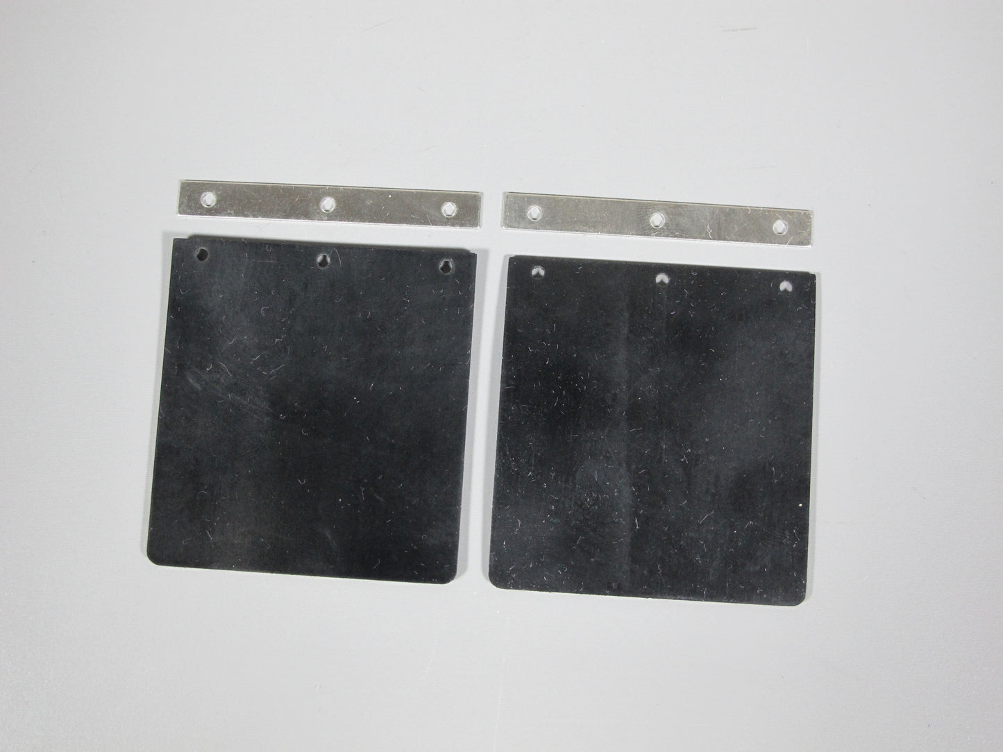 Pair Rear 5cmx 5.2cm Black Rubber Mud Flap Guards & Mount Plate for Tamiya Toy R/C 1/14 King Hauler Grand Hauler Knight Hauler Cascadia Aeromax Globeliner