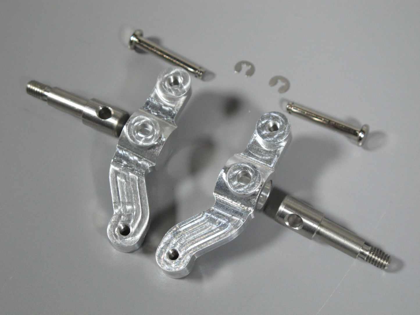 Pair Aluminum Steering Knuckle Arm Upright Spin Shaft for Tamiya 1/14 King Hauler Knight Hauler Grand hauler Globeliner Scania Cascadia
