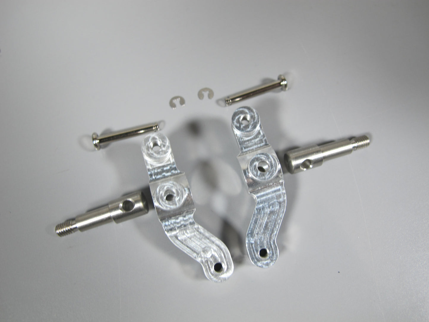 Pair Aluminum Steering Knuckle Arm Upright Spin Shaft for Tamiya 1/14 King Hauler Knight Hauler Grand hauler Globeliner Scania Cascadia
