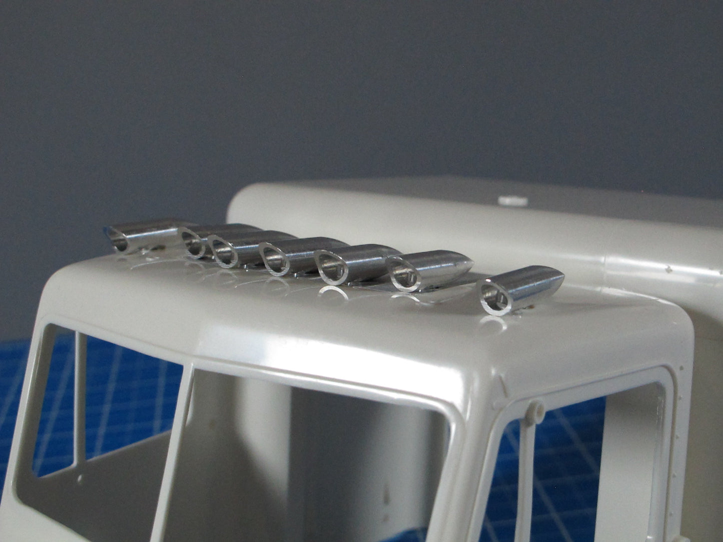 Aluminum 7x Roof Lamps Bezel + Sun Roof Cover Mounting Mount Plate for Tamiya R/C 1/14 King Hauler Grand Hauler