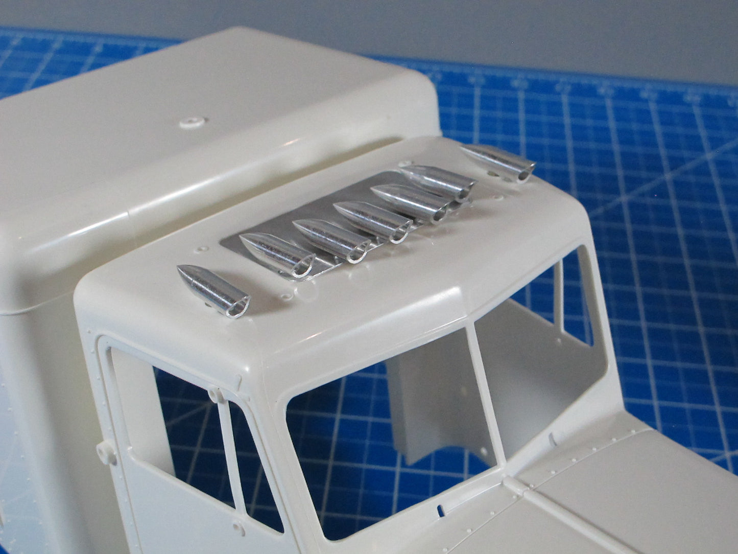 Aluminum 7x Roof Lamps Bezel + Sun Roof Cover Mounting Mount Plate for Tamiya R/C 1/14 King Hauler Grand Hauler