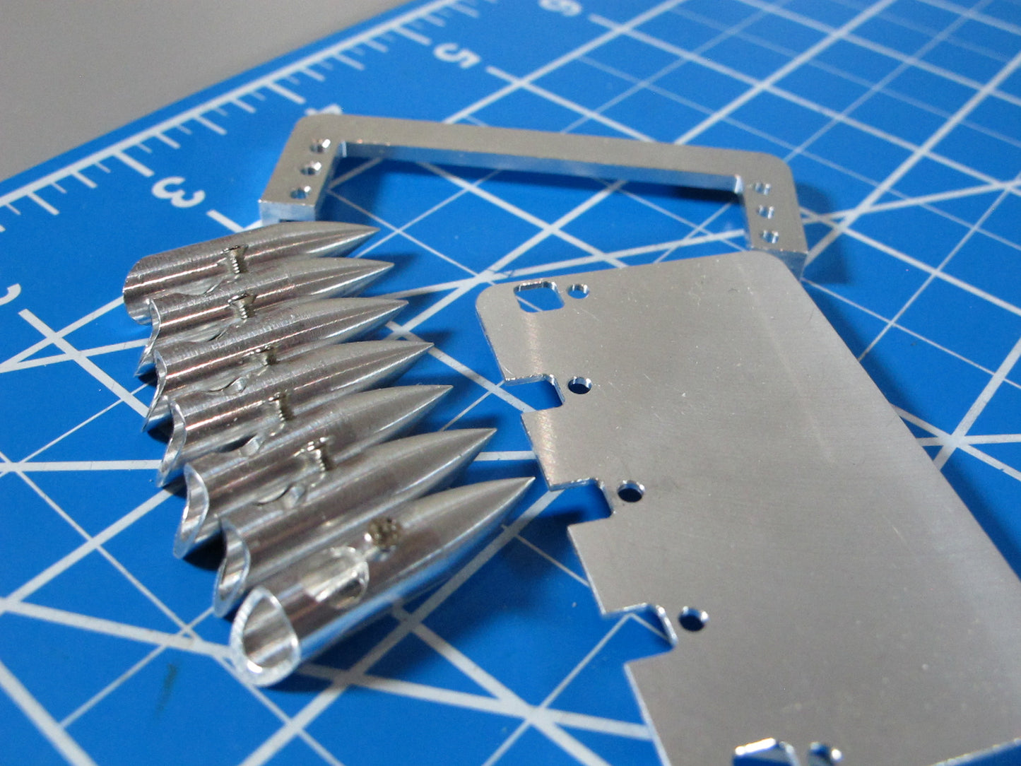 Aluminum 7x Roof Lamps Bezel + Sun Roof Cover Mounting Mount Plate for Tamiya R/C 1/14 King Hauler Grand Hauler