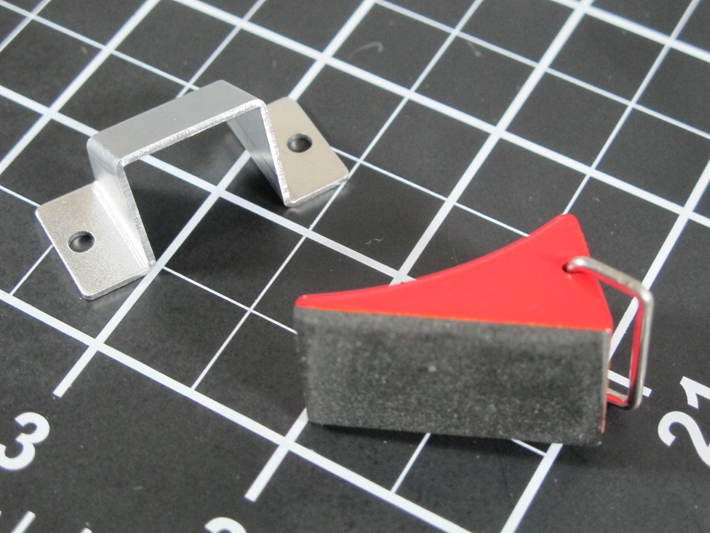 Toy Wheel Rim Tire Chock Stopper for Any Tamiya R/C 1/14 King Hauler Knight Hauler Grand Hauler Trailer Cascadia Aeromax Scania Actros Man