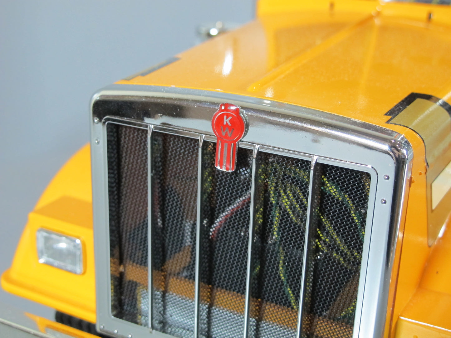 1.8cm Kenworth KW 3D Logo Emblem Sticker for Tamiya Toy R/C 1/14 King Grand Knight Hauler Globeliner Semi Tractor Truck