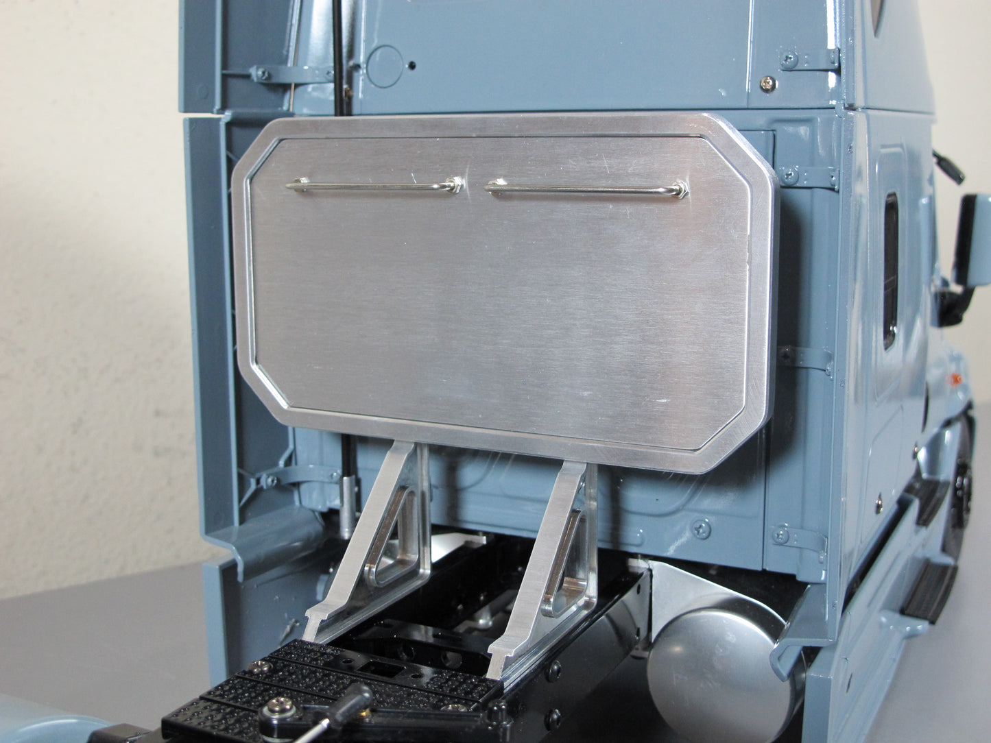 Aluminum "Toy" Rear Back Headache Rack Chassis Mount for Tamiya R/C 1/14 King Hauler Grand Hauler Knight Hauler Man Globeliner Aeromax Cascadia Actros Scania