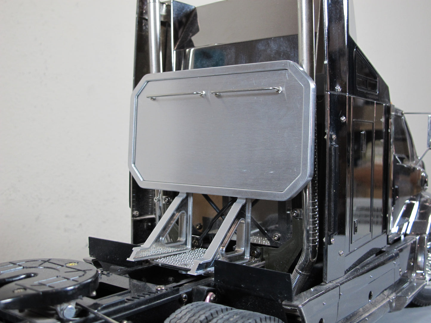 Aluminum "Toy" Rear Back Headache Rack Chassis Mount for Tamiya R/C 1/14 King Hauler Grand Hauler Knight Hauler Man Globeliner Aeromax Cascadia Actros Scania