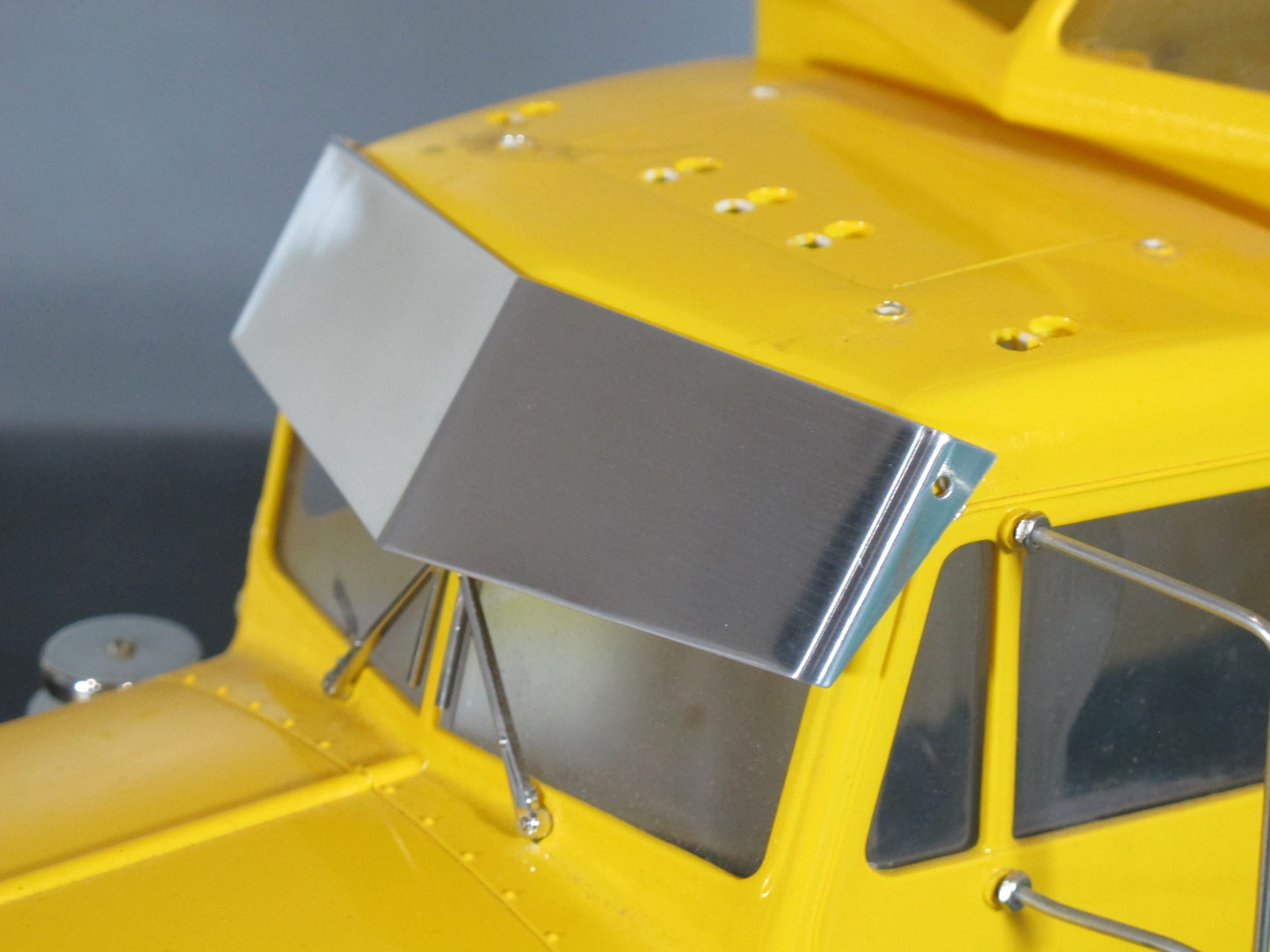 Aluminum Bowtie Sun Visor Mount Plate for Tamiya R/C Toy 1/14 King Hauler Grand Hauler